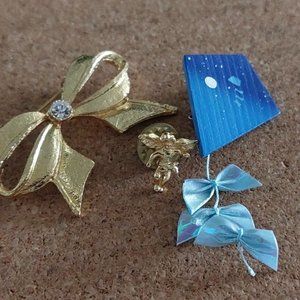 3 brooches/pins